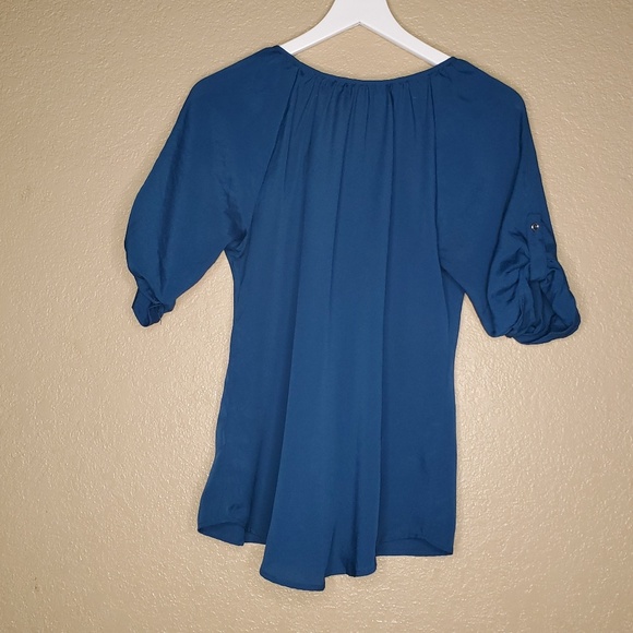 Express size medium blouse - Picture 2 of 4
